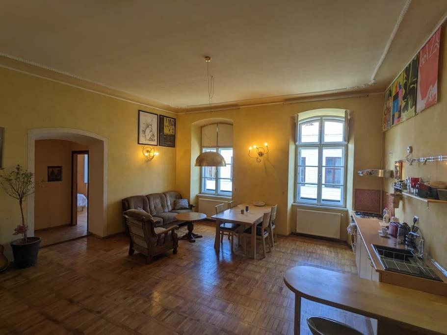 Boheme Central Apartment Тимишоара Екстериор снимка