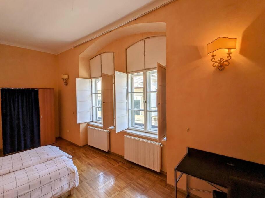Boheme Central Apartment Тимишоара Екстериор снимка